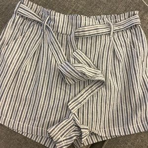 Vertical Stripped Linen Shorts with Bow